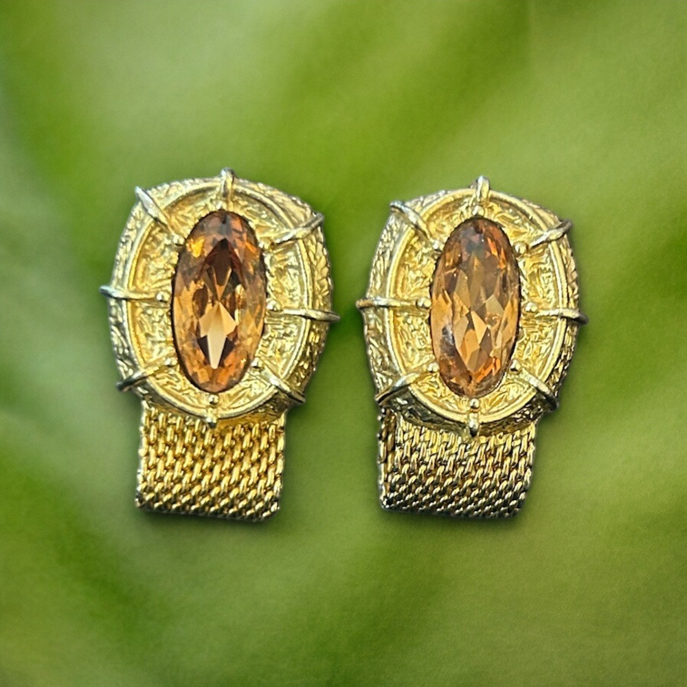 Vintage Swank gold tone wraparound cufflinks. Citrine Gold Rhinestone centers.